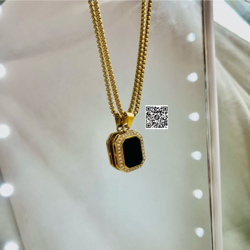 Black crystal necklace 🖤